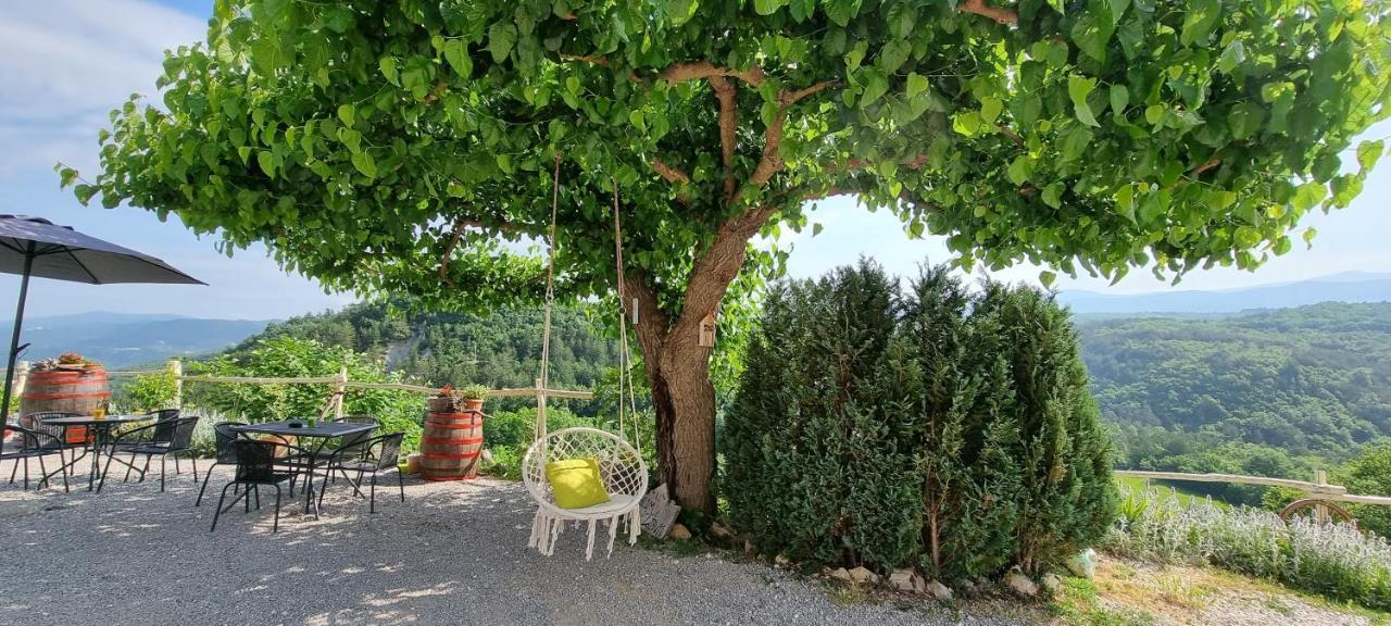 Apartment In The Smallest Town In The World Hum Exterior foto