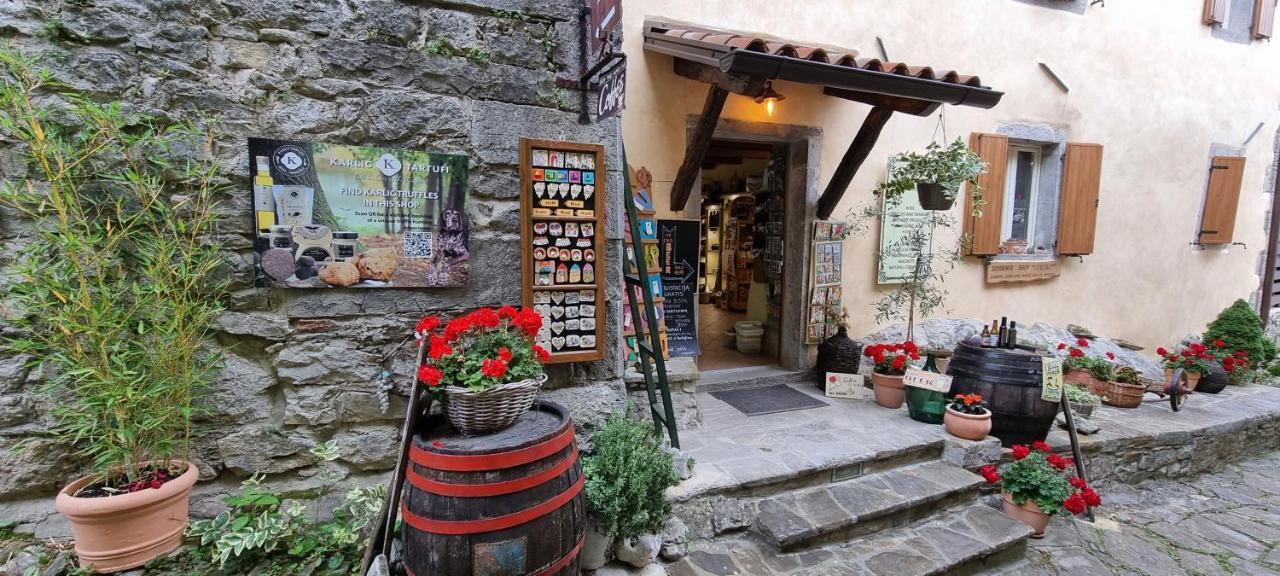 Apartment In The Smallest Town In The World Hum Exterior foto